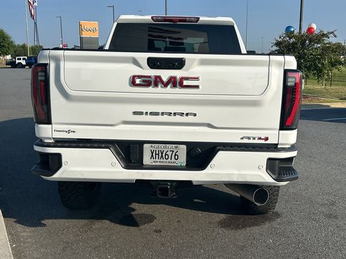 Used 2024 GMC Sierra 2500 AT4 image 10
