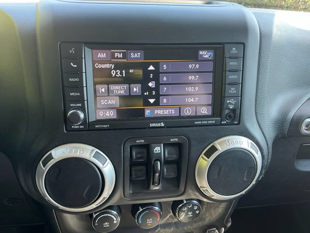 Used 2018 Jeep Wrangler Unlimited Sahara w/ Connectivity Group AWD/4WD image 22