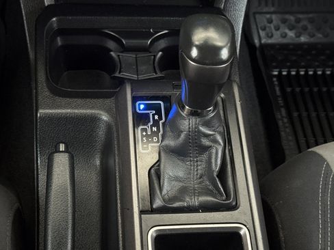 Used 2021 Toyota Tacoma TRD Off-Road AWD/4WD image 30