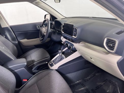 Used 2023 Hyundai Venue Limited FWD image 28