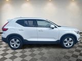 Used 2021 Volvo XC40 T5 Momentum image 2