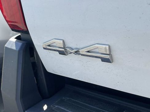 Used 2025 Toyota Tacoma SR AWD/4WD image 9