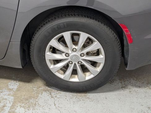 Used 2018 Chrysler Pacifica Touring-L FWD image 22