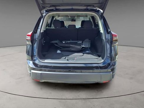 Used 2026 Nissan Rogue SV image 8