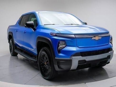 New 2025 Chevrolet Silverado EV LT image 10