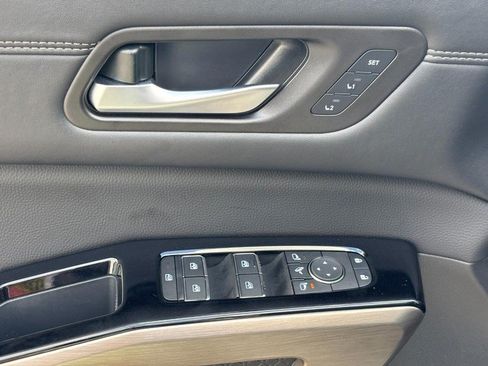 Used 2025 Nissan Pathfinder Platinum w/ Cargo Package AWD/4WD image 18