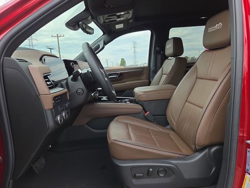 Used 2025 Chevrolet Tahoe High Country w/ Sun And Tow Package image 7