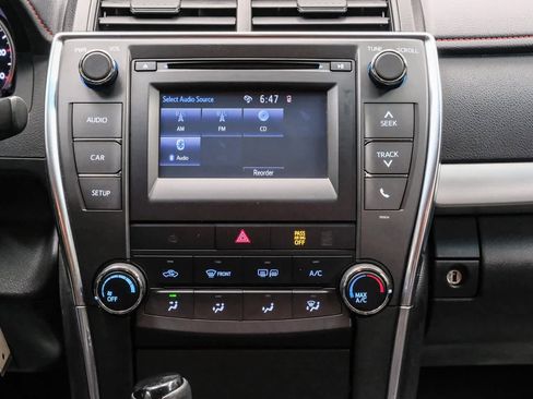 Used 2017 Toyota Camry SE image 15