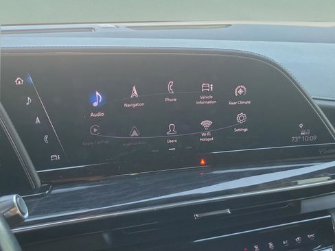 Used 2021 Cadillac Escalade Premium Luxury image 25