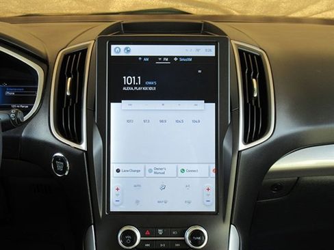 Used 2021 Ford Edge SE image 22