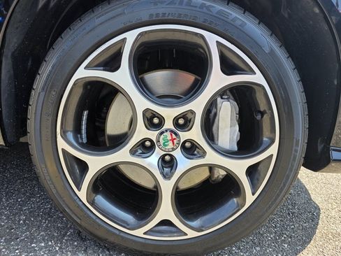 Used 2024 Alfa Romeo Tonale Ti w/ Premium Interior Package AWD/4WD image 3