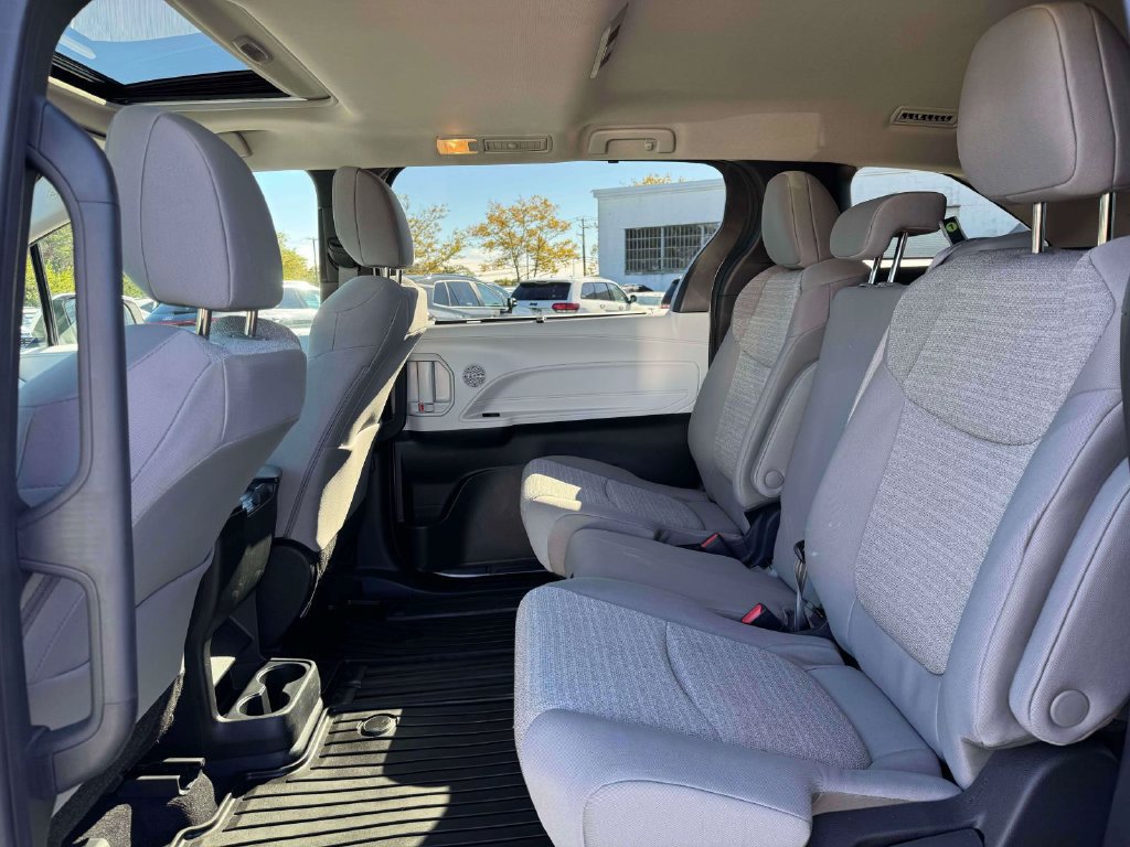 Used 2025 Toyota Sienna LE w/ LE Plus Package AWD/4WD image 13