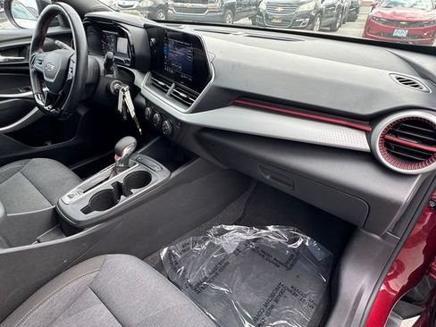 Certified 2024 Chevrolet Trax RS w/ Sunroof Package FWD image 5