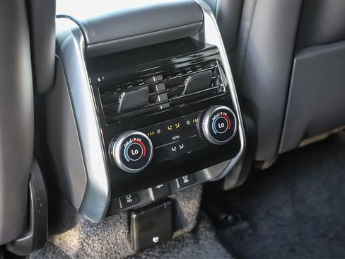 New 2026 Land Rover Range Rover Long Wheelbase SE image 19