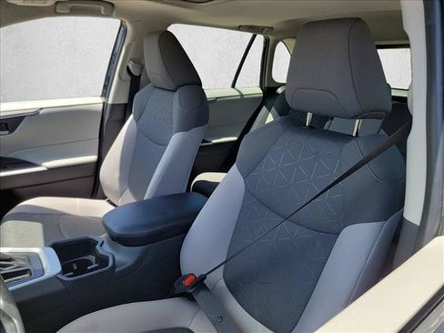 Used 2025 Toyota RAV4 XLE w/ Convenience Package FWD image 10