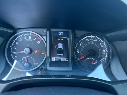 Used 2021 Toyota Tacoma SR AWD/4WD image 14