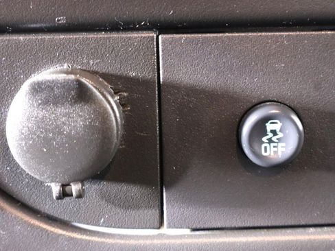 Used 2017 Chevrolet Express 2500 RWD image 21