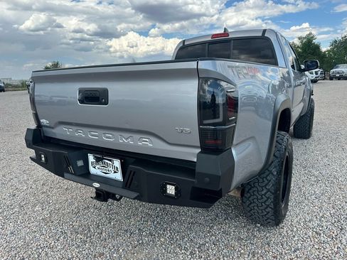Used 2016 Toyota Tacoma TRD Off-Road AWD/4WD image 9