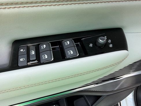 New 2026 Jeep Grand Wagoneer Summit AWD/4WD image 16
