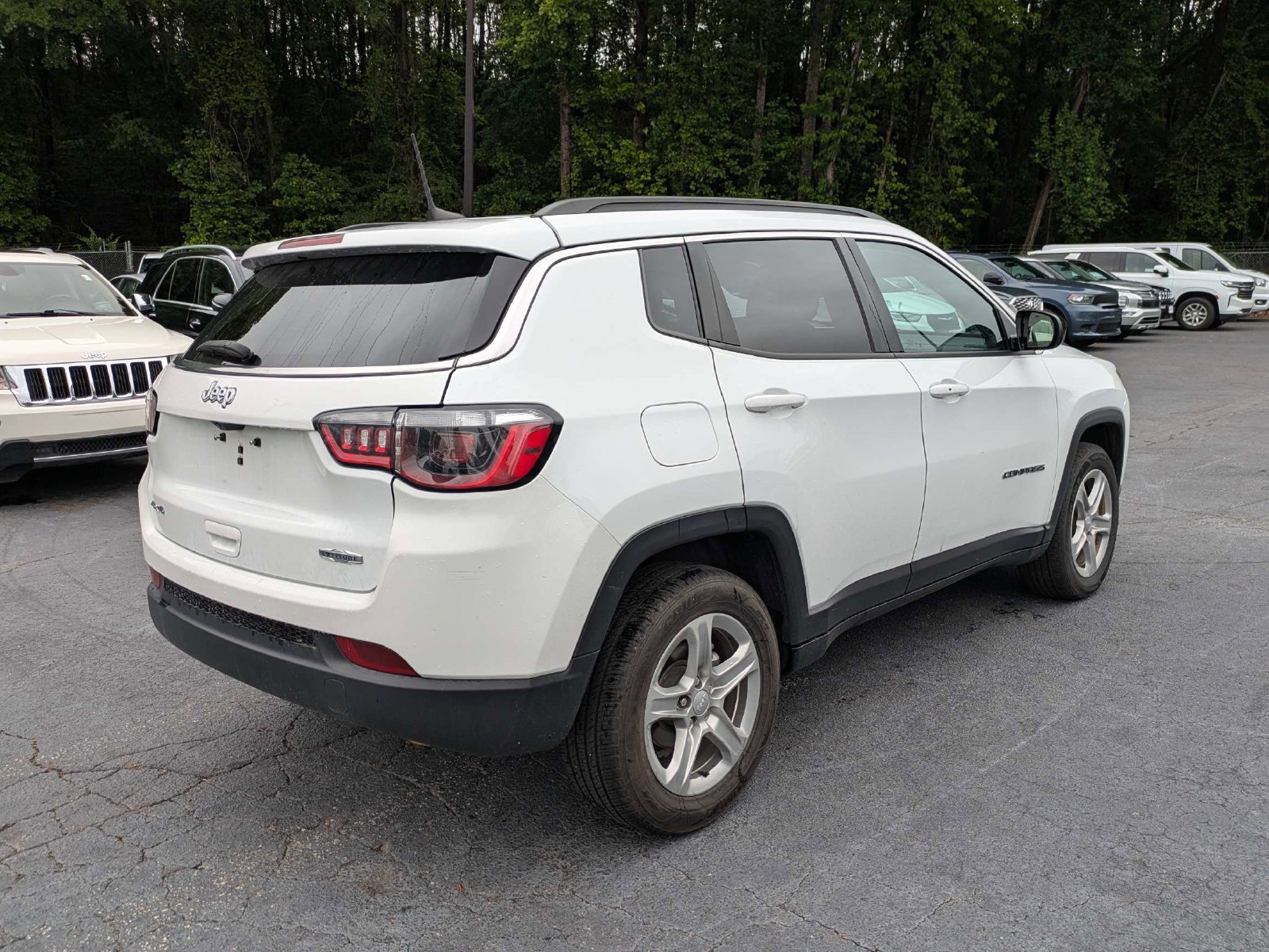 Used 2024 Jeep Compass Latitude AWD/4WD image 4