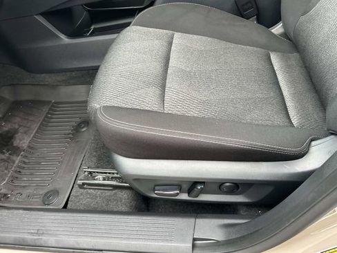 Used 2025 Nissan Rogue SV image 22