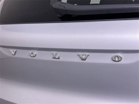 Used 2023 Volvo XC40 B5 Core image 32