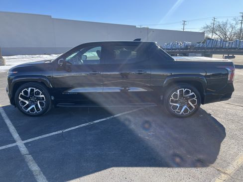 Used 2025 Chevrolet Silverado EV RST image 3