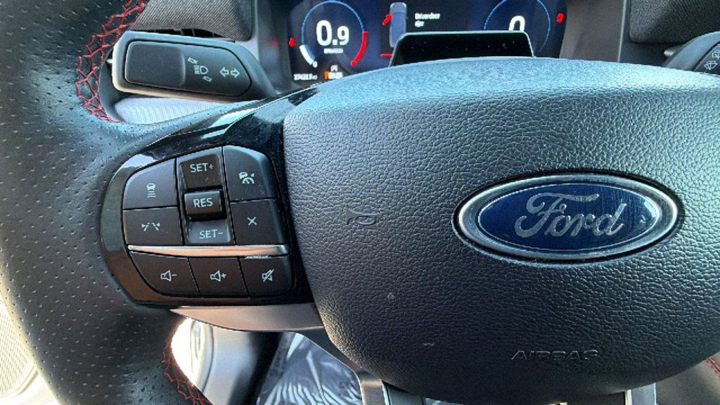 Used 2025 Ford Explorer ST-Line AWD/4WD image 19