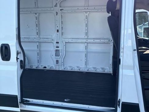 Used 2023 RAM ProMaster 2500 FWD image 36