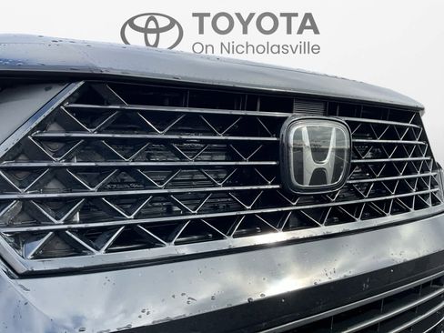 Used 2024 Honda Accord Touring image 10