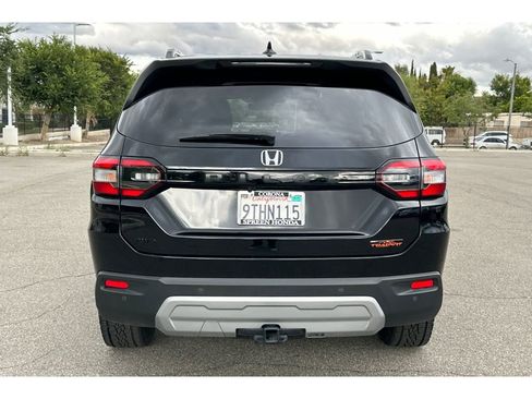 Used 2025 Honda Pilot TrailSport image 4