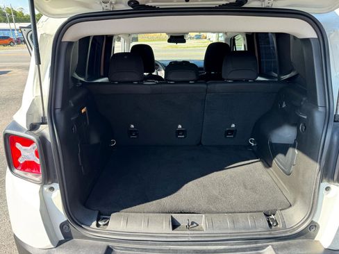 Used 2022 Jeep Renegade Latitude image 12