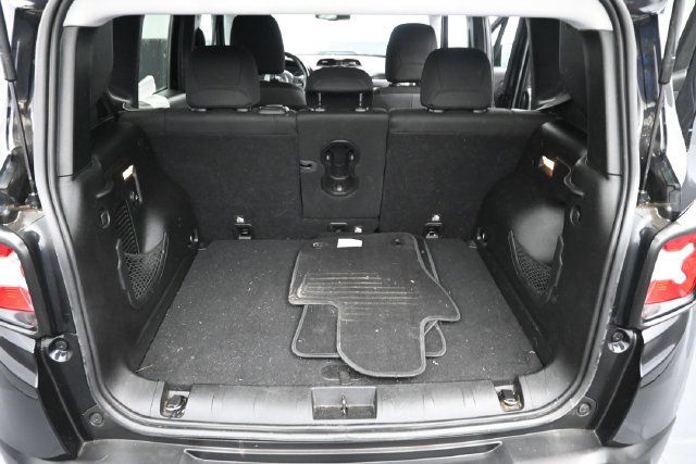 Used 2016 Jeep Renegade Latitude AWD/4WD image 6