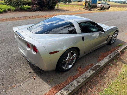 Used 2007 Chevrolet Corvette Coupe w/ Preferred Equipment Group RWD image 13