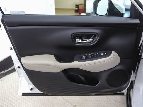 Used 2023 Honda HR-V EX-L image 9