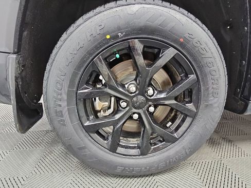 Used 2024 Jeep Grand Cherokee L Laredo RWD image 45