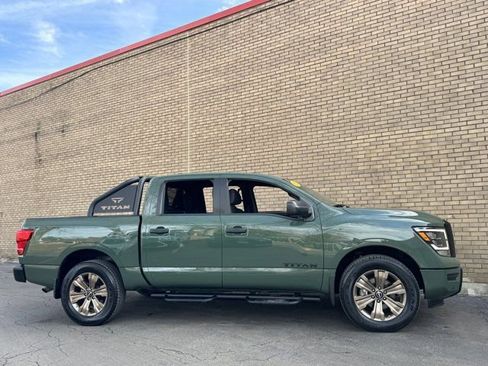 Used 2024 Nissan Titan SV w/ SV Bronze Edition Package image 8