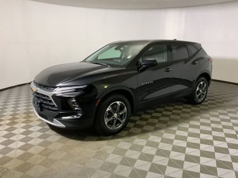 Used 2025 Chevrolet Blazer LT AWD/4WD image 12