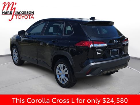 Used 2023 Toyota Corolla Cross L FWD image 13
