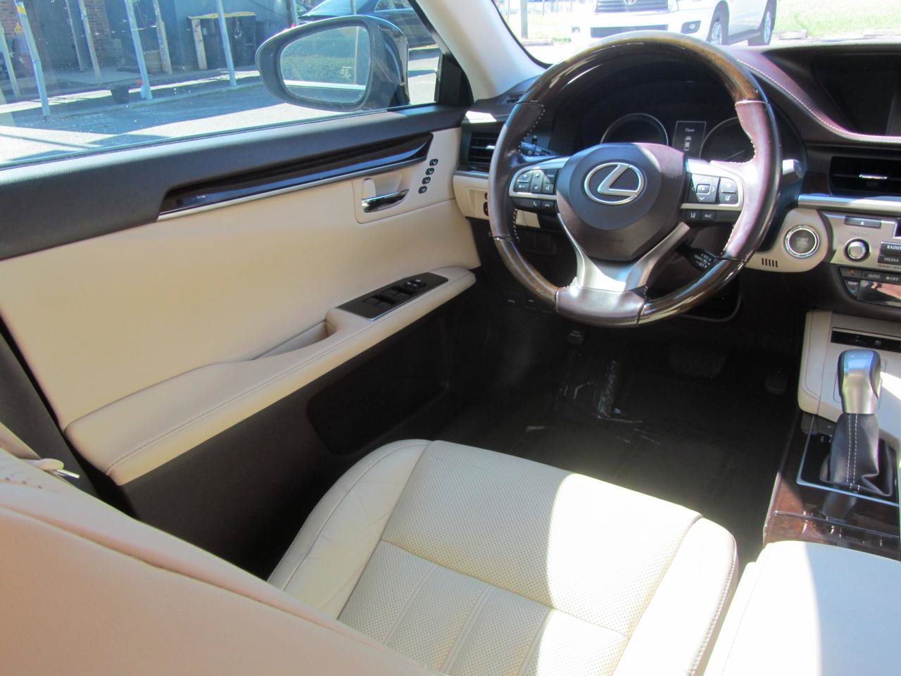 Used 2016 Lexus ES 350 w/ Luxury Package w/Wood Trim FWD image 12