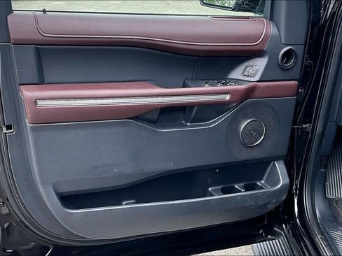 Used 2024 Ford Expedition Limited RWD image 22