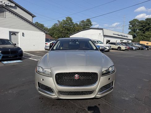 Used 2016 Jaguar XF Premium AWD/4WD image 2