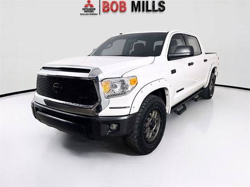 Used 2017 Toyota Tundra SR5 w/ SR5 Upgrade Package image 3