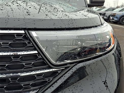 Certified 2023 Ford Explorer XLT image 9