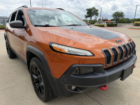 Used 2016 Jeep Cherokee Trailhawk w/ Trailer Tow Group AWD/4WD image 1