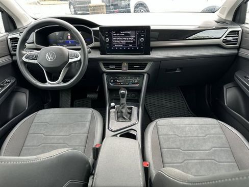 Used 2025 Volkswagen Taos SE image 22