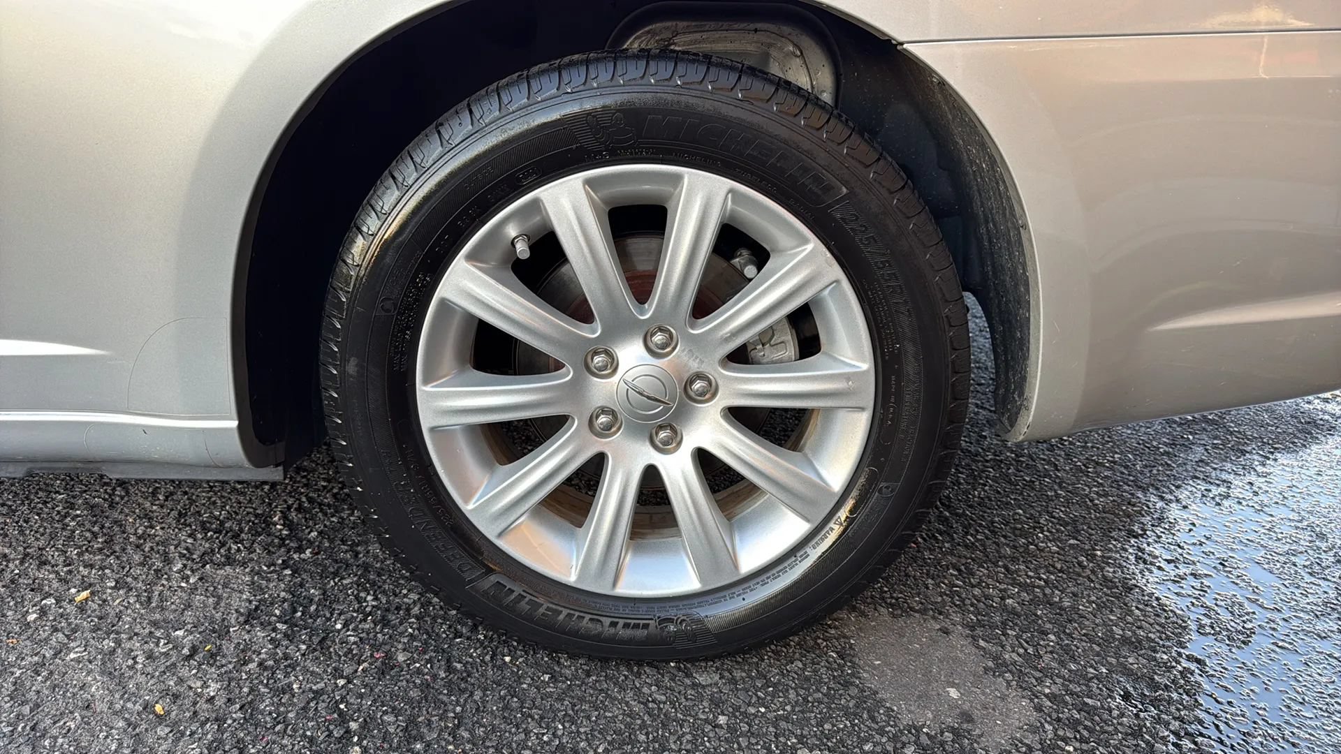 Used 2012 Chrysler 200 Touring FWD image 10