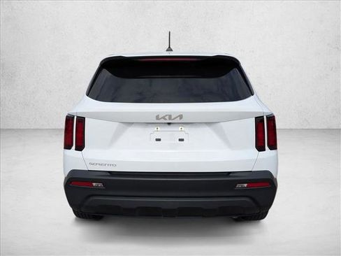 Used 2023 Kia Sorento LX image 6