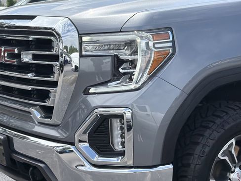 Used 2022 GMC Sierra 1500 SLT w/ X31 Off-Road Package AWD/4WD image 8