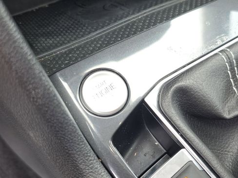 Used 2023 Volkswagen Tiguan SE image 28